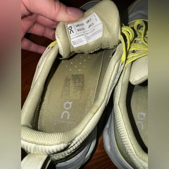 ON Cloudhorizon Waterproof Women’s Hiking Shoes in Glacier Caper - Picture 8 of 10